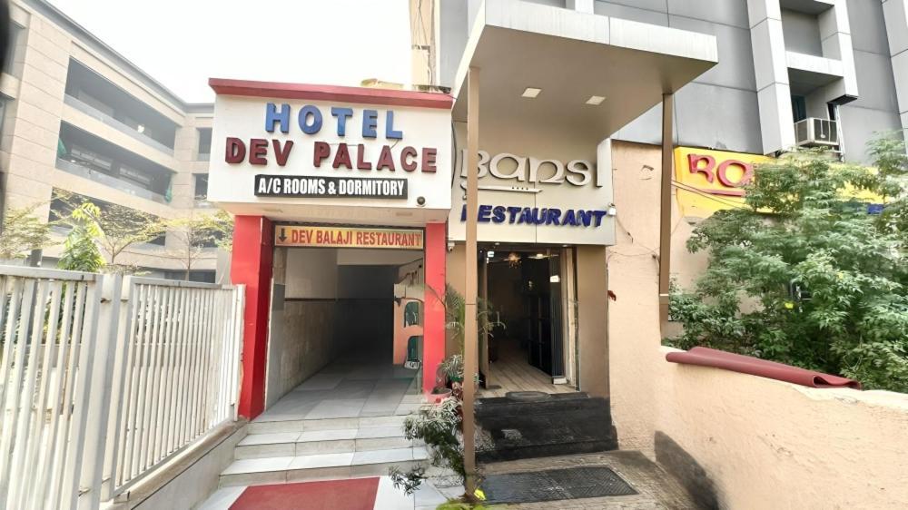 Hotel Dev Palace Ahmedabad Esterno foto